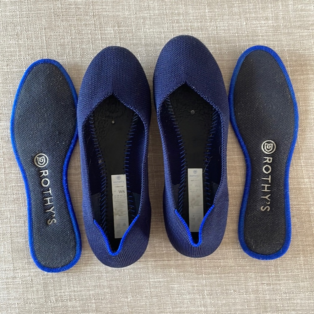 Navy blue Rothy’s flats